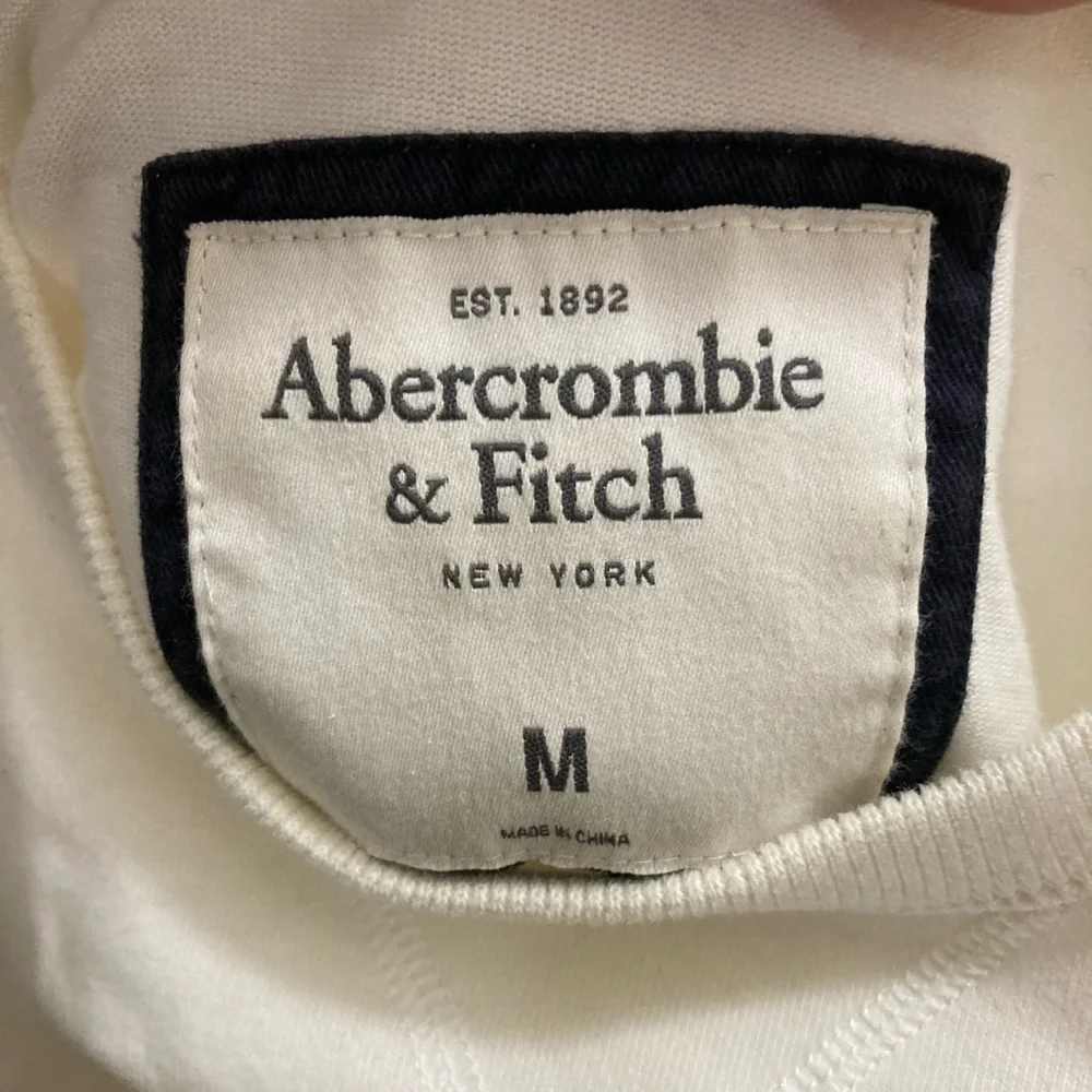 Abercrombie & Fitch Muscle White Long Sleeve Shirt - Picture 3 of 6